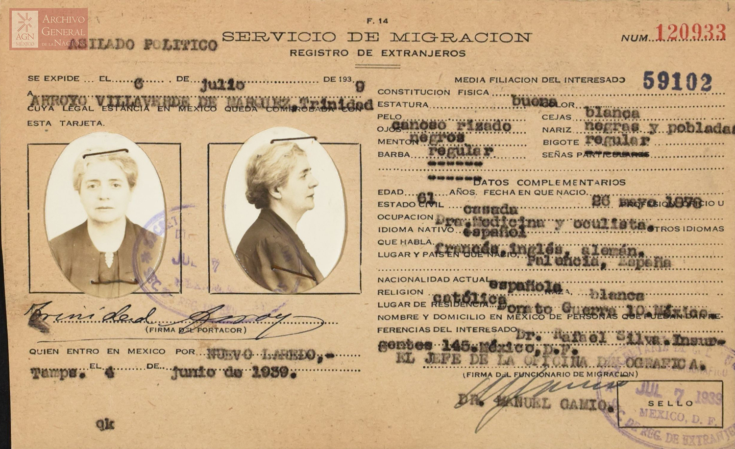 Tarjeta del servicio de migración de México, con dos fotos de mujer, una de frente y otra de perfil.