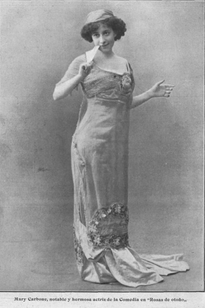 Mujer con un abanico, en el pie pone "Mary Carbone, notable y hermosa actriz de la Comedia en "Rosas de Otoño".".