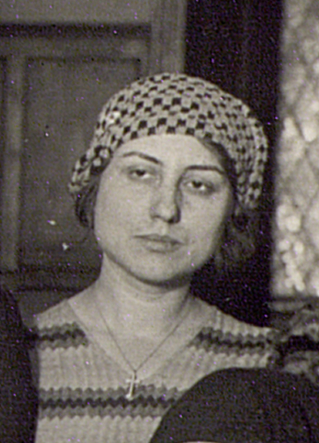 Retrato de mujer con pañuelo.
