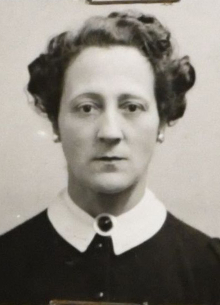 Retrato de mujer de frente.