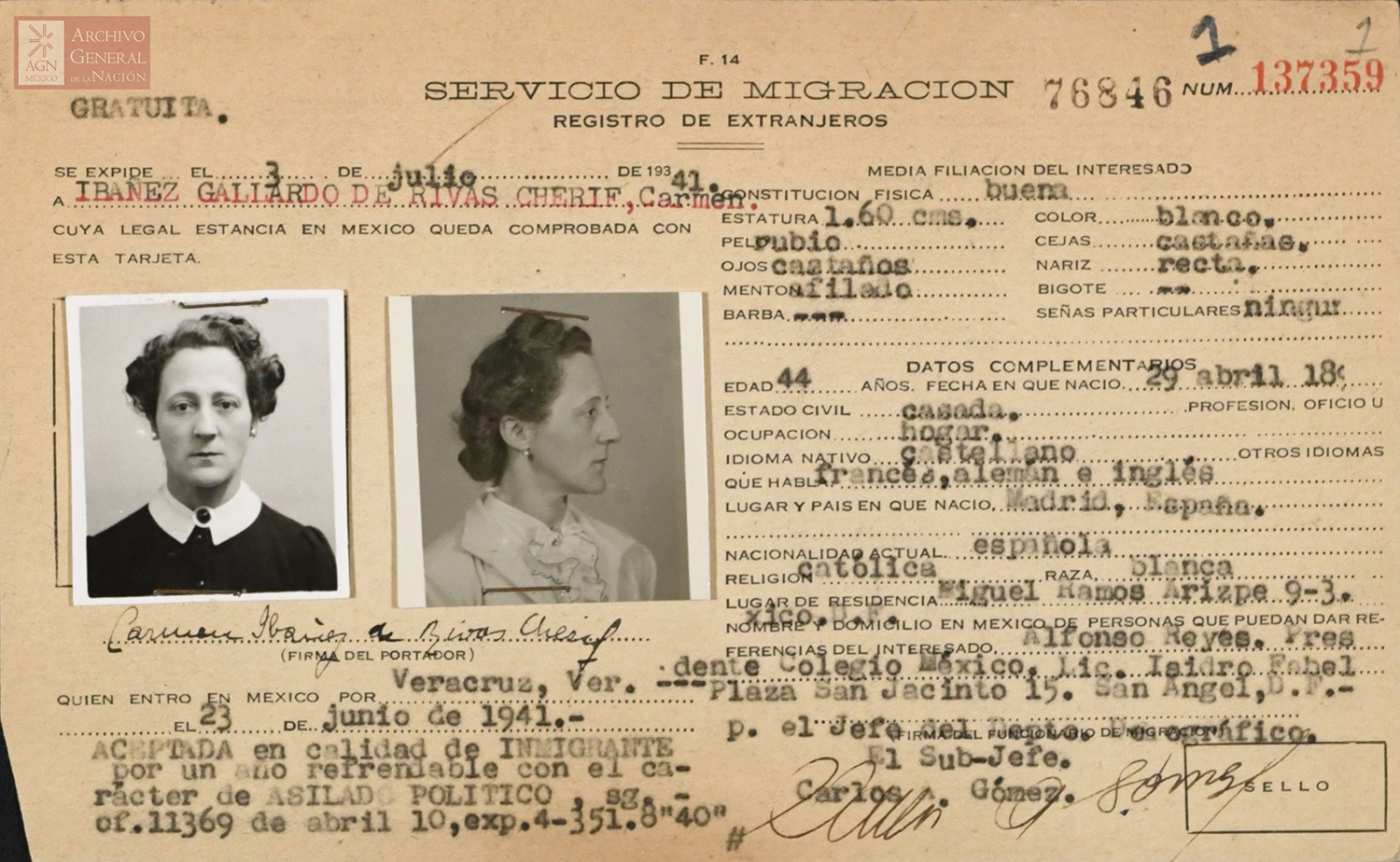 Tarjeta del servicio de migración de México con dos fotos de mujer, una de frente y otra de perfil.