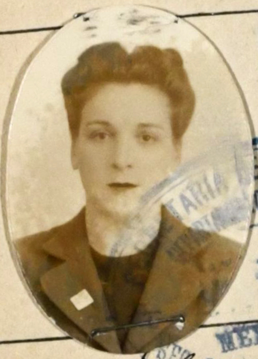 Retrato de mujer de frente.