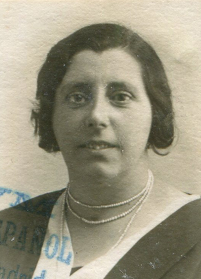 Retrato de mujer de frente.