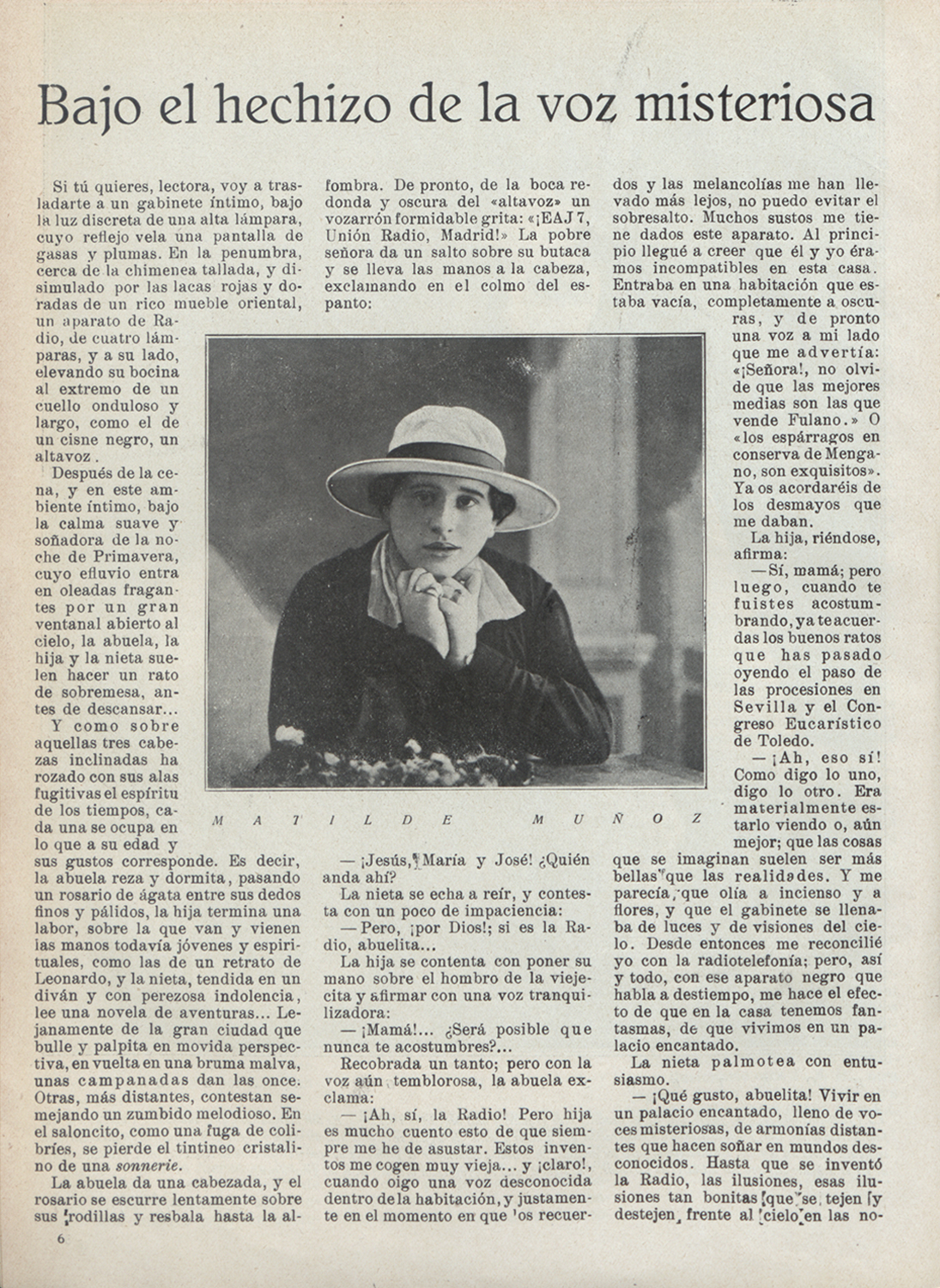 Página de revista con fotografía de mujer y titular "Bajo el hechizo de la voz misteriosa"