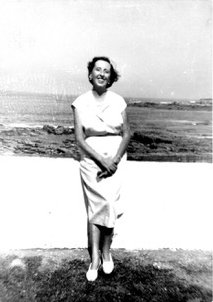 Mujer en una playa.