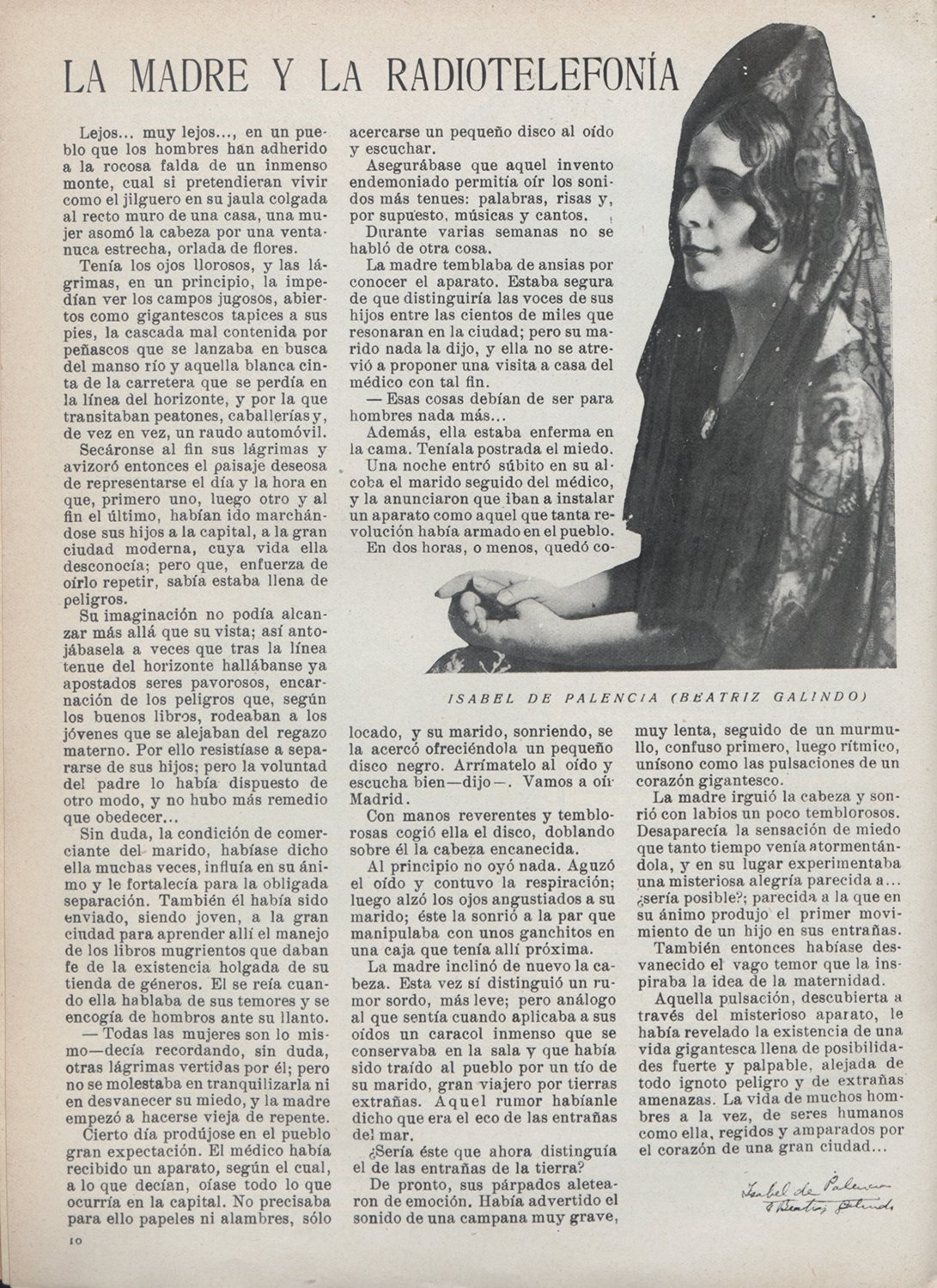 Página de revista, con fotografía de mujer con mantilla y peineta.