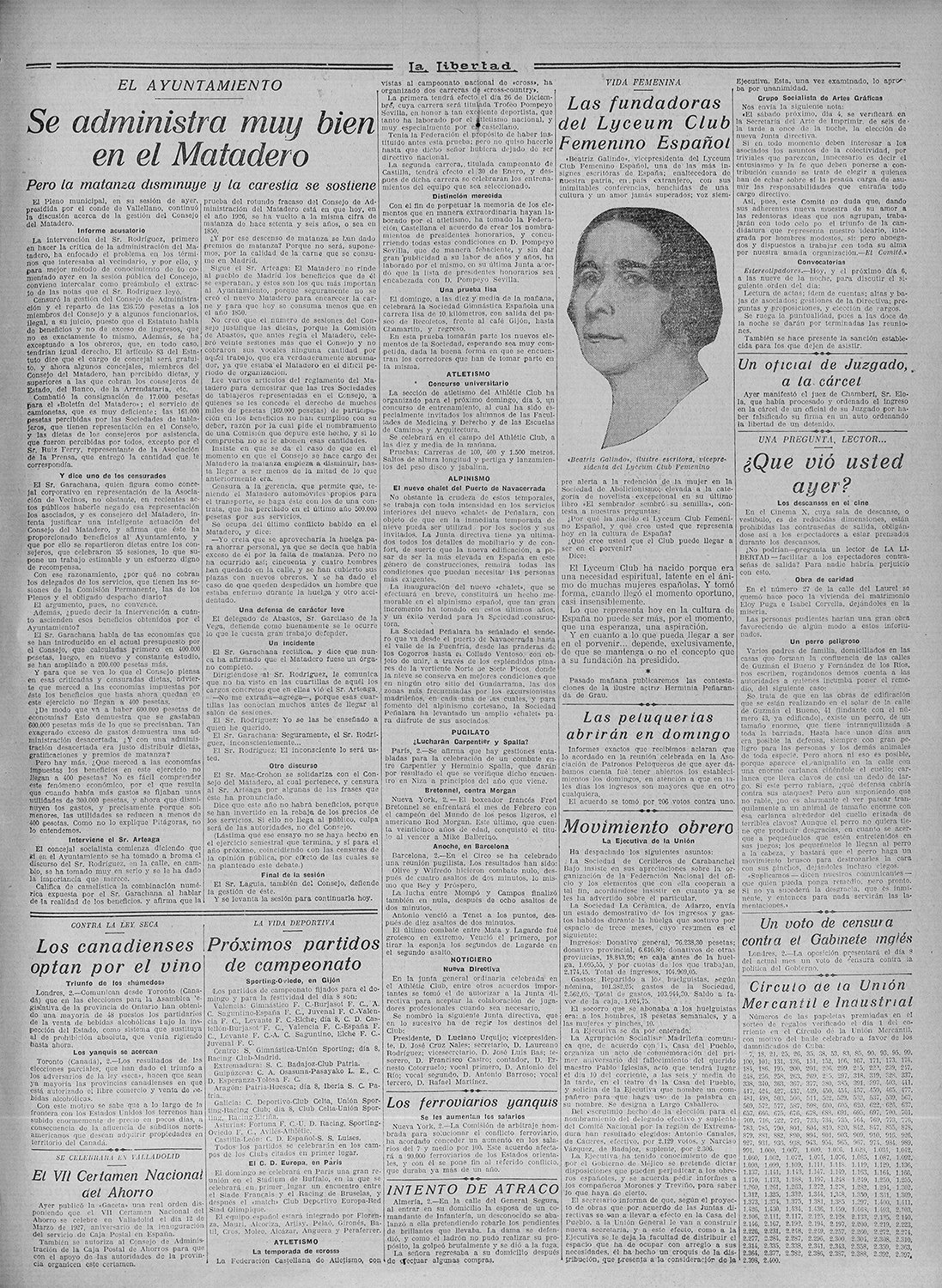 Página del periódico "La Libertad", con fotografía de mujer.