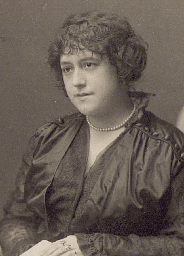 Peguero Sanz, Julia