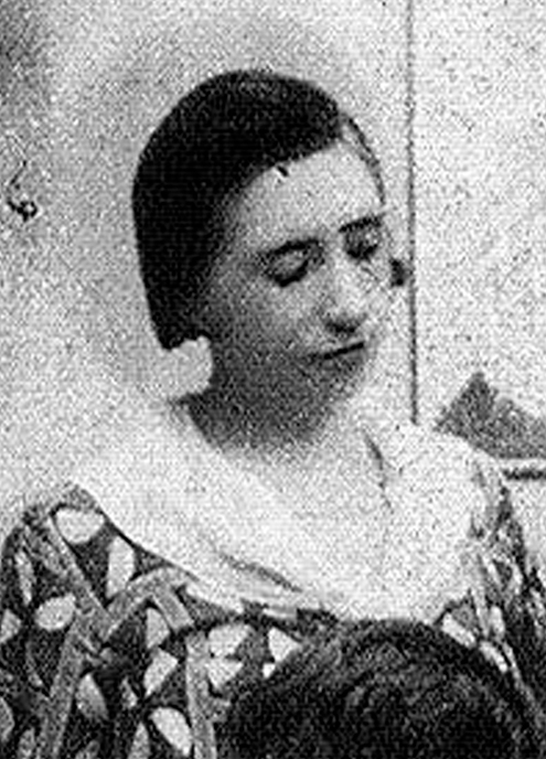 Retrato de mujer mirando hacia abajo.