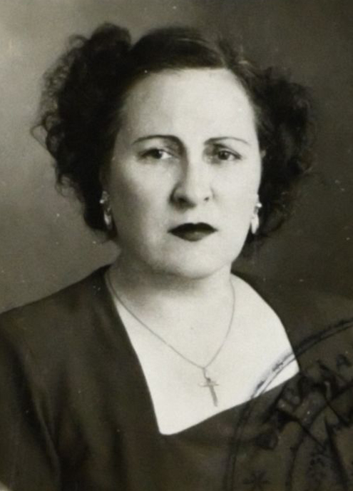 Retrato de mujer de frente.