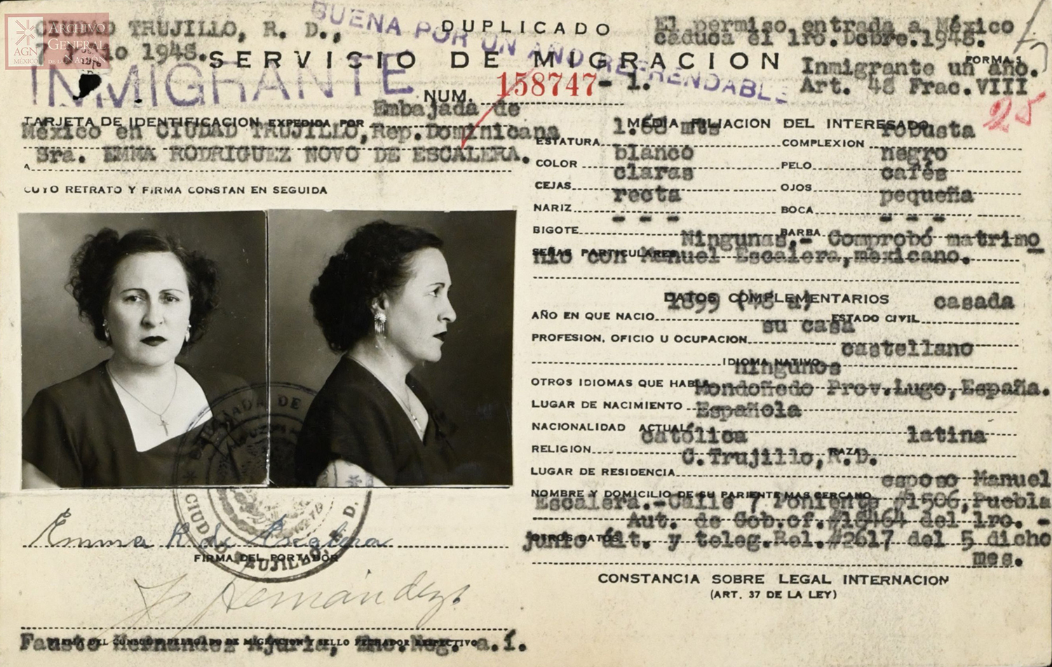 Tarjeta del servicio de migración de México, con dos fotografías de mujer, una de frente y otra de perfil.